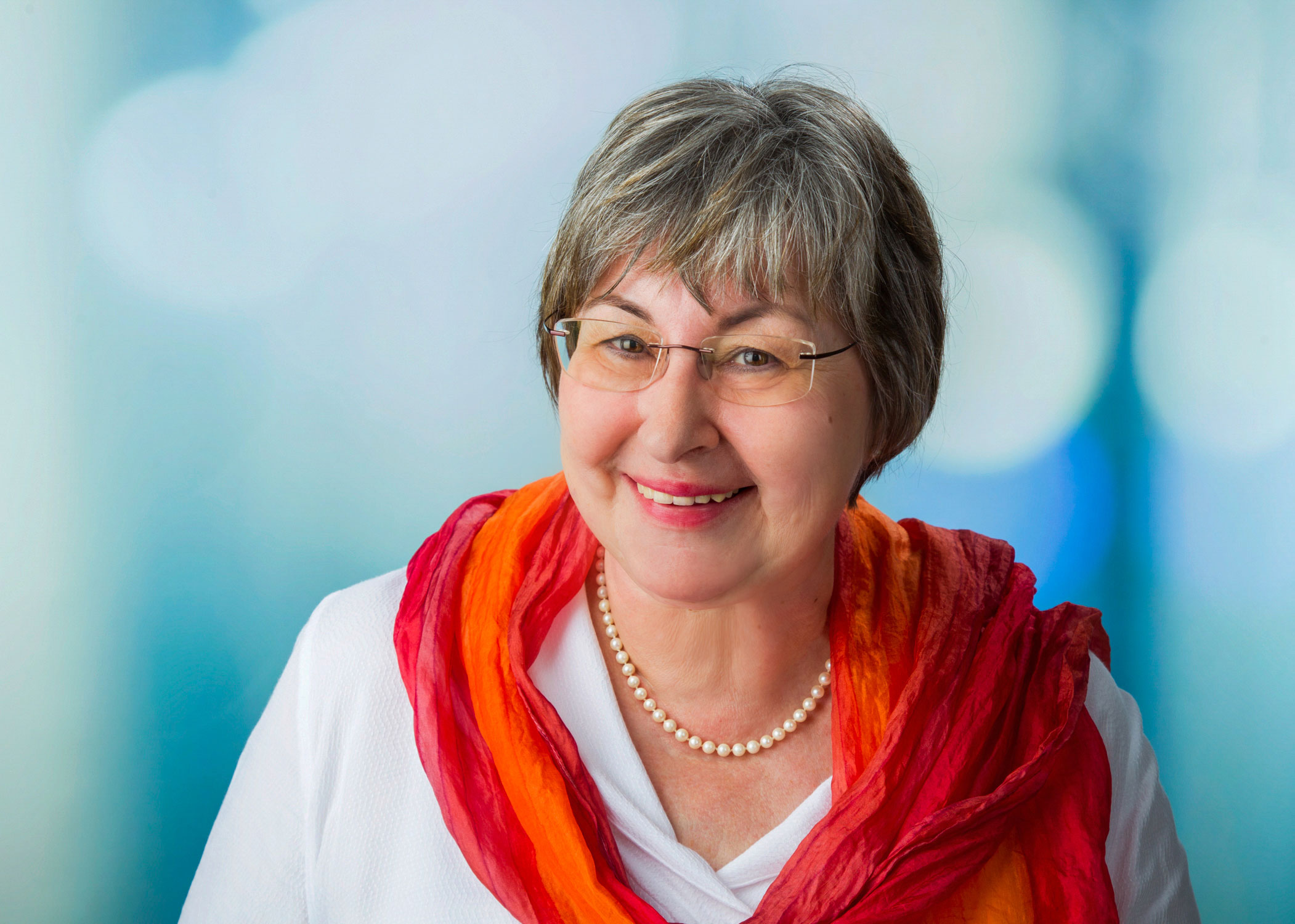 Mag. Dr. Gertrude Zyma in ihrer Praxis